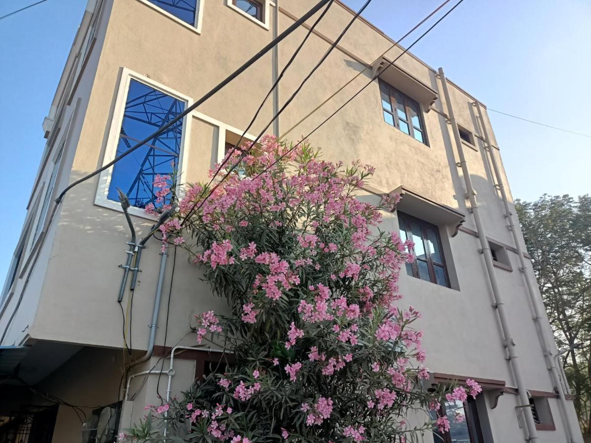 Advik Homestays ティルパティ エクステリア 写真